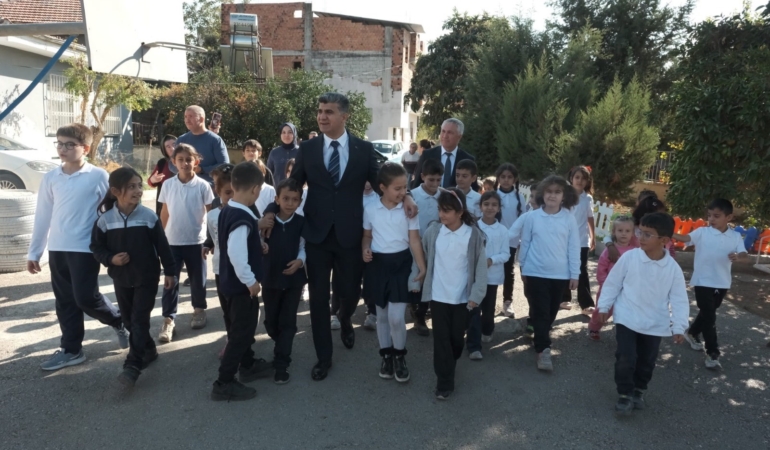 Akdeniz’de okul ziyaretleri: “Çocuklarımız en iyi koşullarda eğitim alacak”