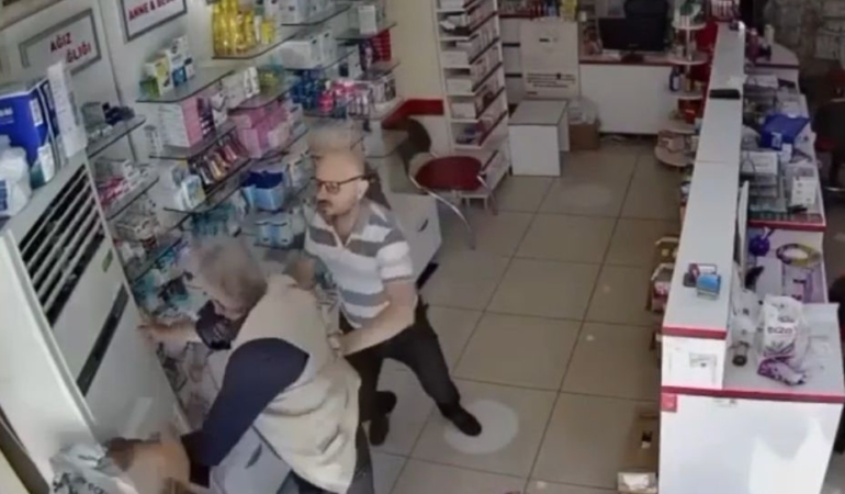 Erdemli’de eczacı kalfasının iş akdi feshedildi: “Yaşlı hastaya kötü muamele” görüntüleri sonrası karar