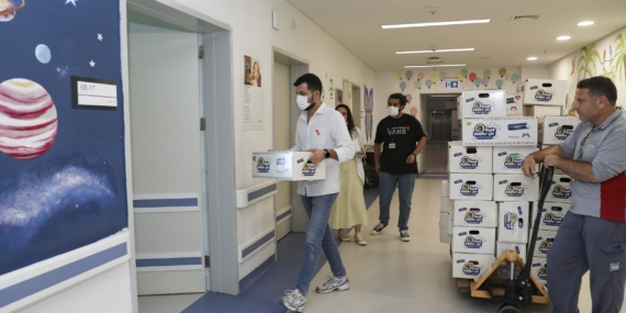 Mersin’de lösemili çocuklara “Büyük Kalpler İçin Destek Kutusu”
