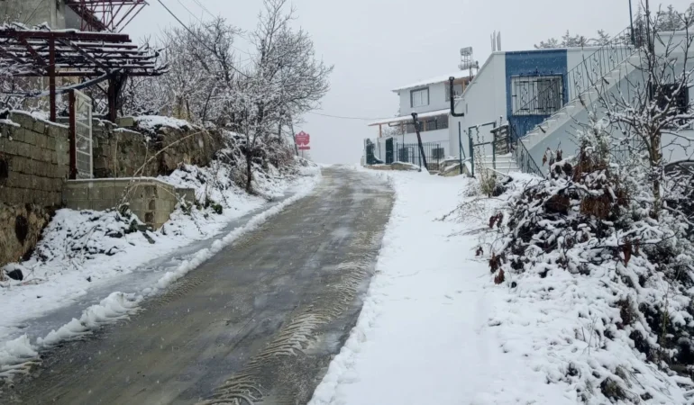 Mersin’in Yüksek Kesimleri Beyaza Büründü: Yaylalarda Kar, Merkezde Yağmur Etkili