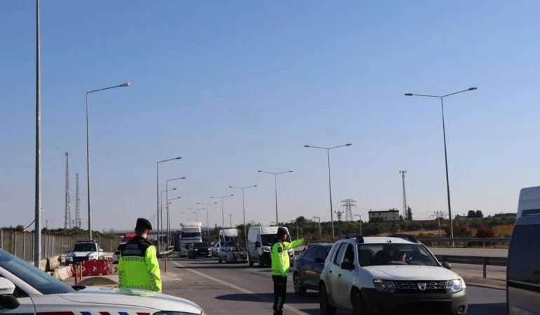 Otoyol Jandarmasından 1 Ayda Yoğun Denetim: 3 Bin 754 Sürücüye İşlem