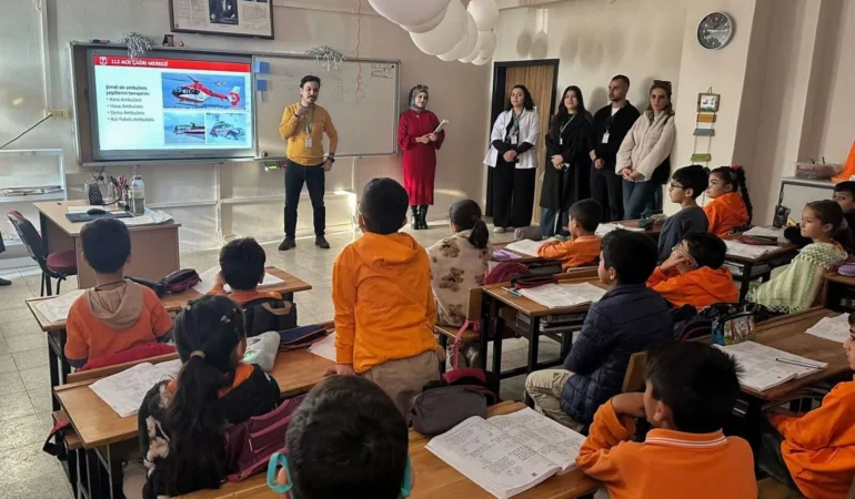 Miniklere Sağlık Okuryazarlığı Eğitimi: Programı Tamamlayan Öğrencilere “Sağlık Elçisi” Unvanı