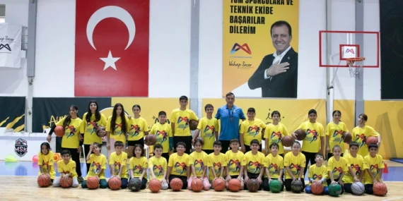 Büyükşehir’in Ücretsiz Basketbol Kursuna Gençlerden Yoğun İlgi