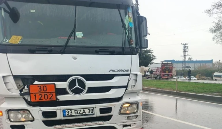 D-400 Yakaköy Mevkiinde Tırın Çarptığı Yaya Hayatını Kaybetti