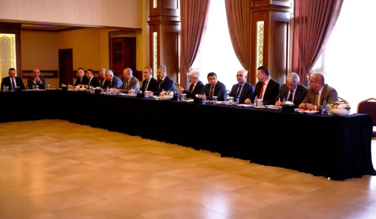 İlçe millî eğitim müdürleri toplantısında 1. dönem değerlendirmesi ve 2. döneme hazırlık masaya yatırıldı