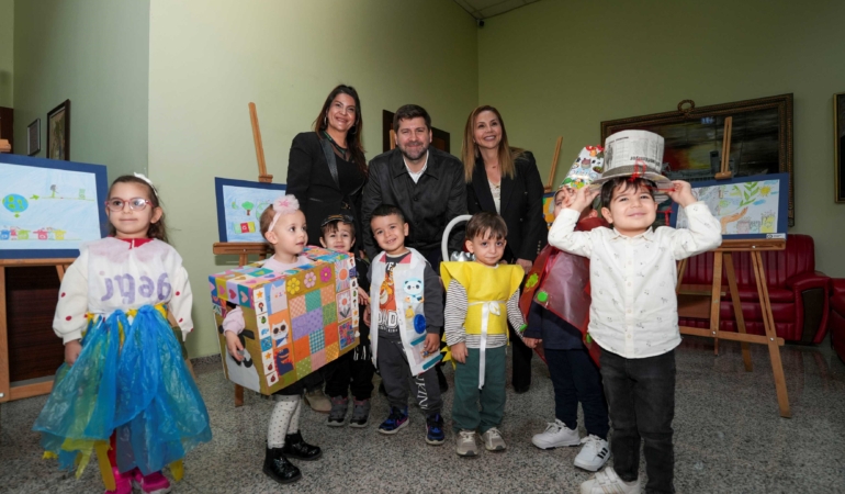 Tarsus’ta “Her atık çöp değildir” projesi finalle tamamlandı: Çocuklardan geri dönüşüm konseri ve defile