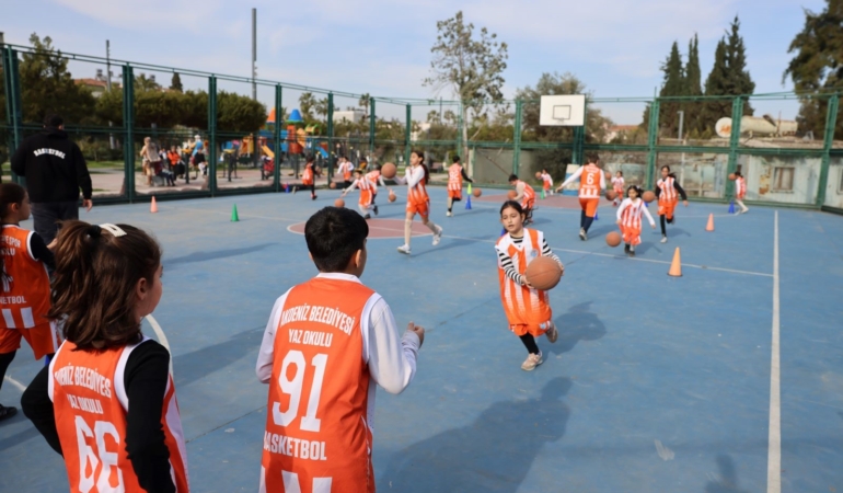 Akdeniz’de Çocuklar Parkede Buluşuyor: Ücretsiz Basketbol Kurslarına Yoğun İlgi