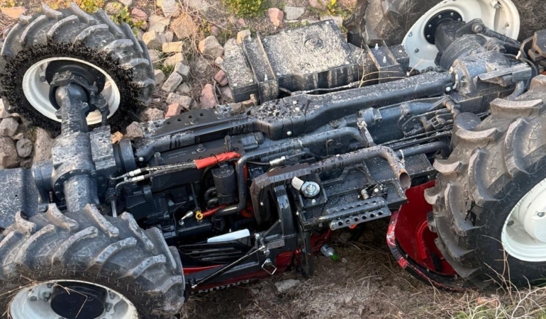 Tarsus’ta devrilen traktörün altında kalan sürücü hayatını kaybetti