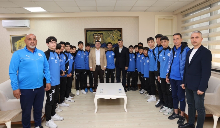 Akdeniz Belediyespor U-14 takımı Türkiye Şampiyonası öncesi Şener’le buluştu