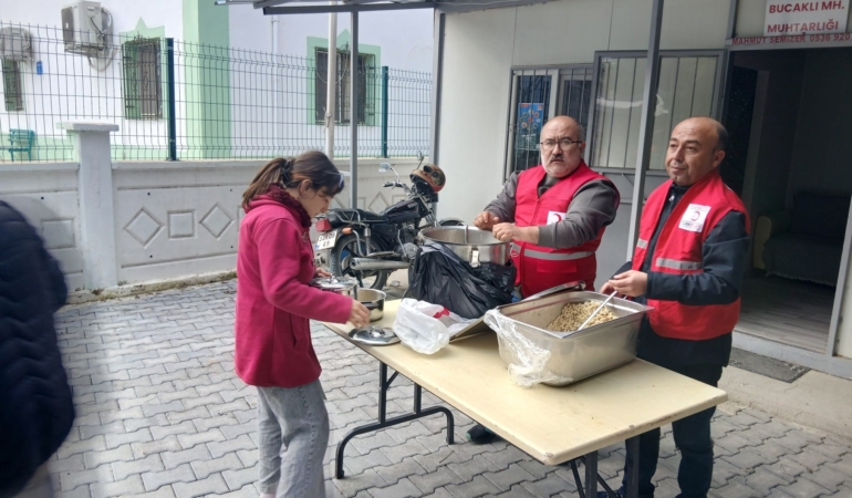 Kızılay Silifke Şubesi aşevinde günde 1.500 kişiye sıcak yemek ulaştırıyor