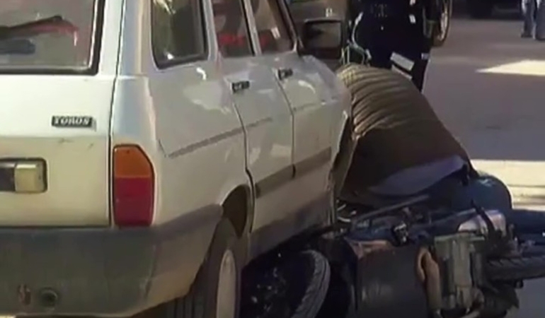 Otomobil ile motosiklet çarpıştı: 1 yaralı