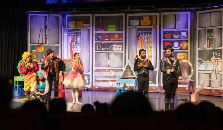 Mersin Şehir Tiyatrosu ‘Dünya Tiyatro Günü’nü binlerce seyirciyle kutladı