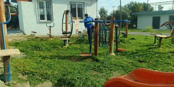 Akdeniz’de bahar temizliği: Parklar yaza hazırlanıyor