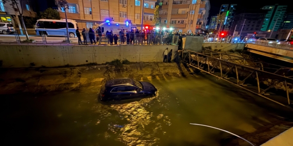 Otomobil kanala uçtu, facia ucuz atlatıldı