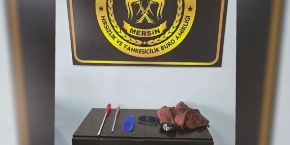 Mersin’de evleri soyan kadın hırsızlar minibüste polise yakalandı
