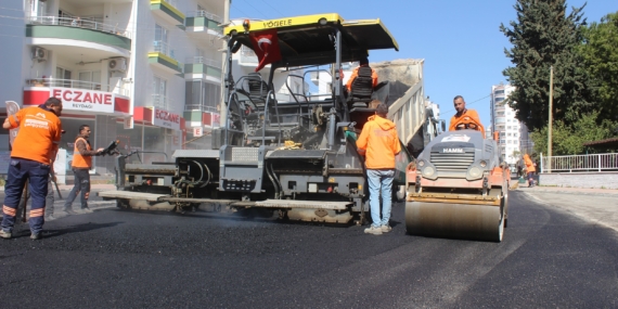 Mersin’de yol yenileme çalışmaları sürüyor