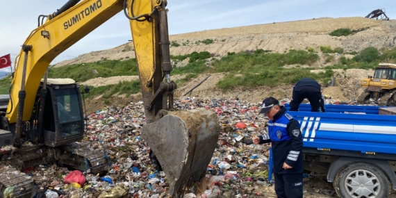 Mersin’de sağlıksız şekilde taşınan çiğ köfte kolilerine el konuldu