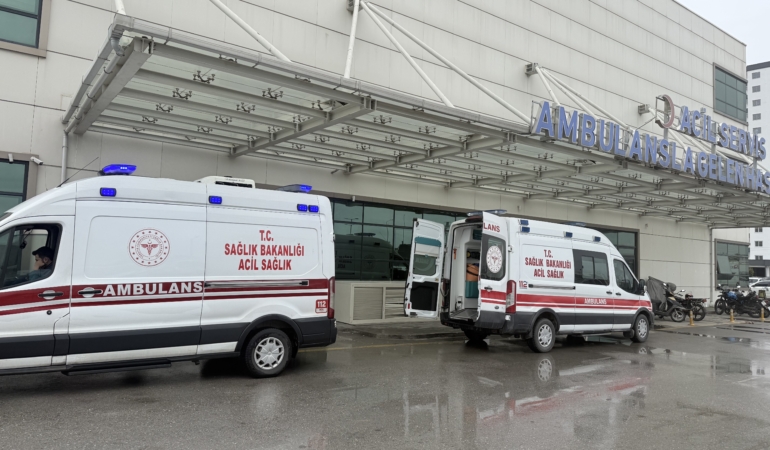 Tarsus’ta 3 öğrenci çiğ köfteden zehirlendi