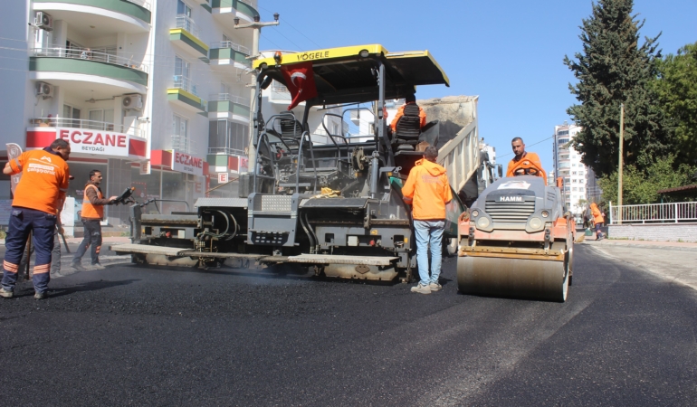 Mersin Büyükşehir Belediyesi Mezitli Yeni Mahalle yolunu yeniledi