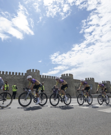 TOUR OF MERSİN'İN İLK ETABI ANAMUR'DAN BAŞLADI, SPORCULAR 118 KİLOMETRE PEDALLADI