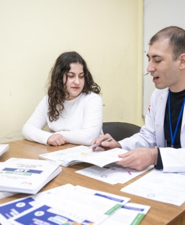 MERSİN'DE GÖRME ENGELLİ ÖĞRENCİYE ÜCRETSİZ EĞİTİM DESTEĞİ