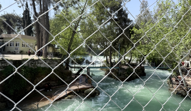 Kayıp gencin aranmasında 11. gün: Şelale korkuluklarına tel örgü çekildi