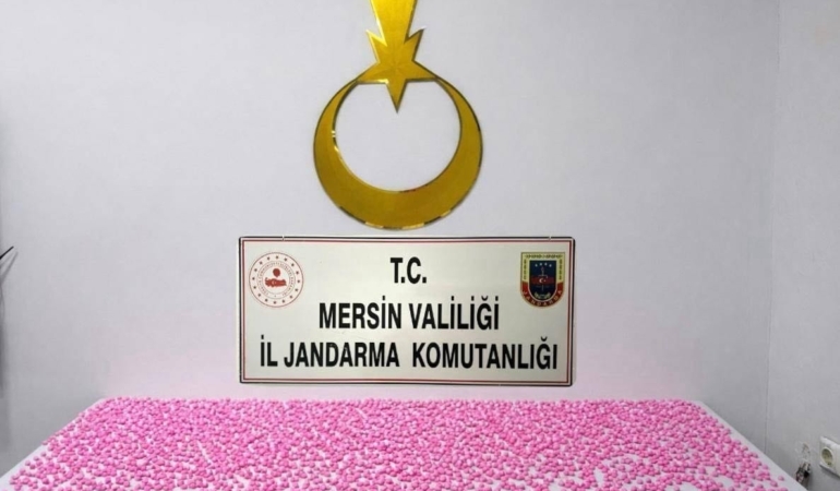 Mersin’de uyuşturucu haplarla yakalanan 2 şüpheli tutuklandı