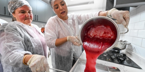 Mersin’de kan portakallı lokum üretildi