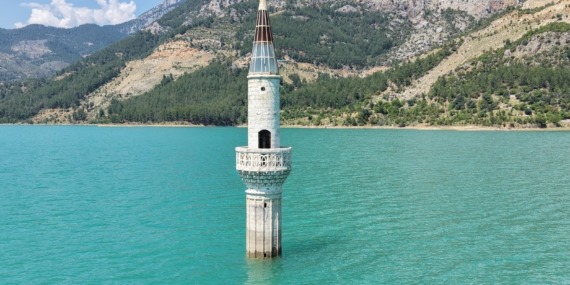 Geçmişin izi su üstünde: Minare ayakta