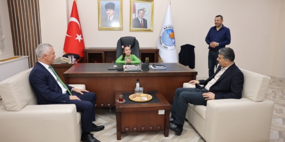 Minik Buğlem bir günlüğüne başkan oldu, ilk talimat park için geldi