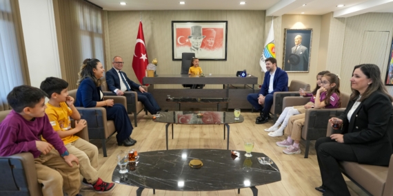 Başkan Boltaç koltuğunu devretti, çocuklar taleplerini sıraladı