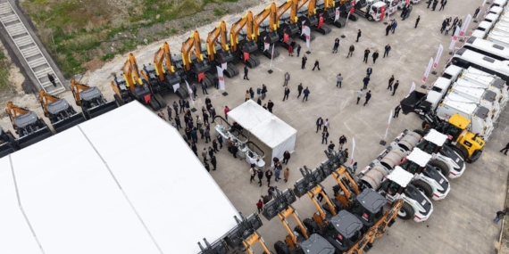 Mezitli Belediyesine ekskavatör desteği