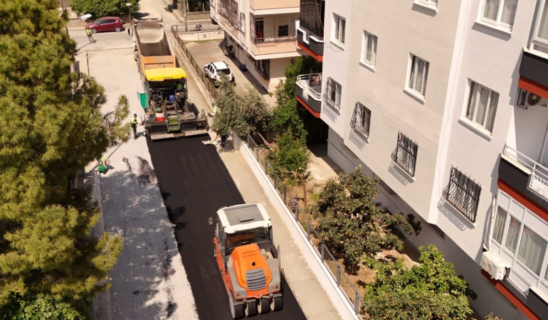 Tarsus’ta yol yenileme çalışmaları hız kesmiyor