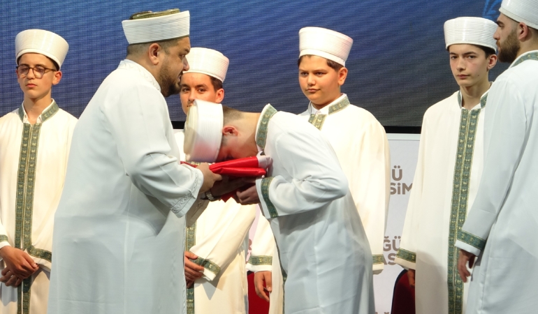 Mersin’de 260 öğrenci hafızlık icazeti aldı