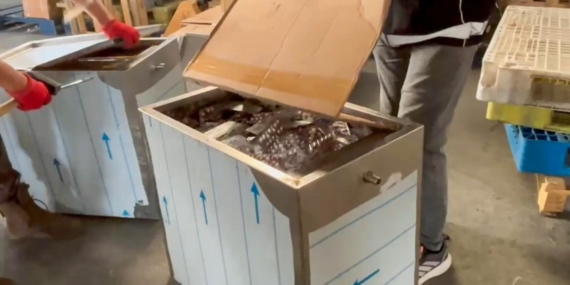 Metal kolilerden binlerce sentetik hap çıktı: 2 kişi tutuklandı