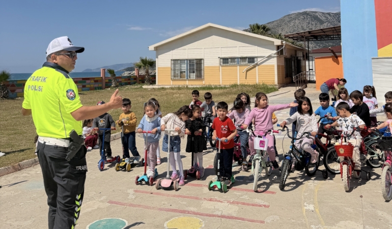 Bozyazı’da miniklere Trafik Haftası eğitimi