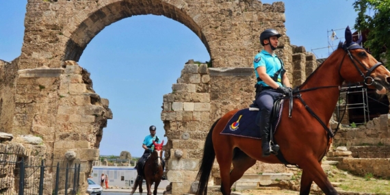 SİDE ANTİK KENTİ'NDE ATLI JANDARMA TİMLERİ GÖREVE BAŞLADI