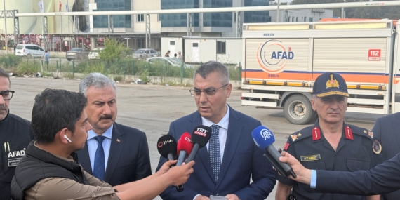 Mersin Valisi Toros: “Önceliğimiz yangının diğer tanklara sıçramasını önlemek”