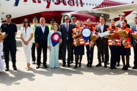 ALMATI'DAN GAZİPAŞA-ALANYA HAVALİMANINA İLK UÇAK SEFERİ "SU TAKI" SEREMONİSİYLE KARŞILANDI SEZON BOYUNCA 96 SEFER PLANLANIYOR
