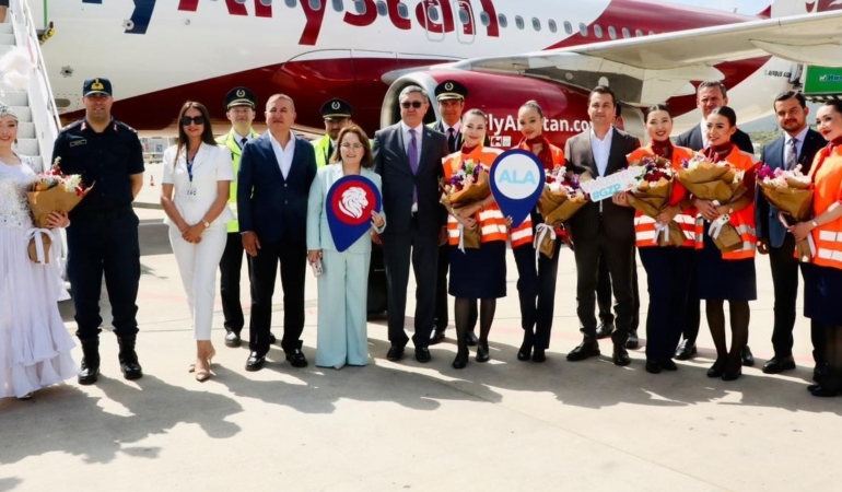 ALMATI'DAN GAZİPAŞA-ALANYA HAVALİMANINA İLK UÇAK SEFERİ "SU TAKI" SEREMONİSİYLE KARŞILANDI SEZON BOYUNCA 96 SEFER PLANLANIYOR