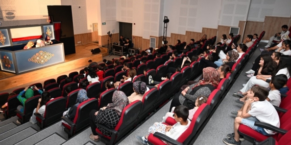 MERSİN BÜYÜKŞEHİR BELEDİYESİNDEN ÇOCUKLARA KUKLALI TİYATRO SÜRPRİZİ