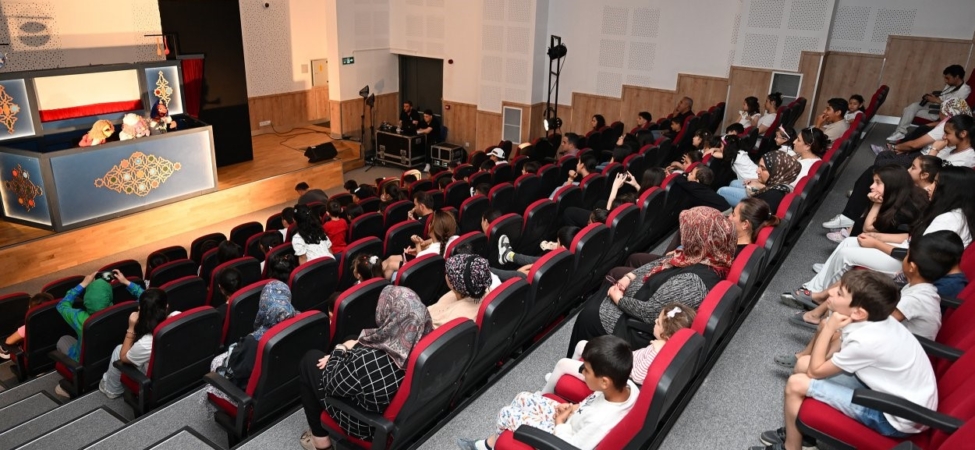 MERSİN BÜYÜKŞEHİR BELEDİYESİNDEN ÇOCUKLARA KUKLALI TİYATRO SÜRPRİZİ