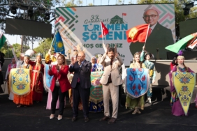 33. GELENEKSEL TÜRKMEN ŞÖLENİ'NE BİNLERCE KİŞİ KATILDI MERSİN'İN ERDEMLİ İLÇESİNDE BİRÇOK ÜLKEDEN KONUKLARIN DA KATILDIĞI ŞÖLENDE KIL ÇADIRLAR KURULDU, YAYIK AYRANI VE SIKMA İKRAM EDİLDİ
