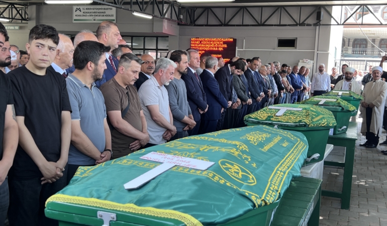Mersin’deki vahşette hayatını kaybedenlerin cenaze namazı kılındı