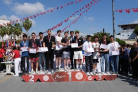 TARSUS'TA 19 MAYIS COŞKUSU, GENÇ SPORCULAR ÖDÜLLENDİRİLDİ