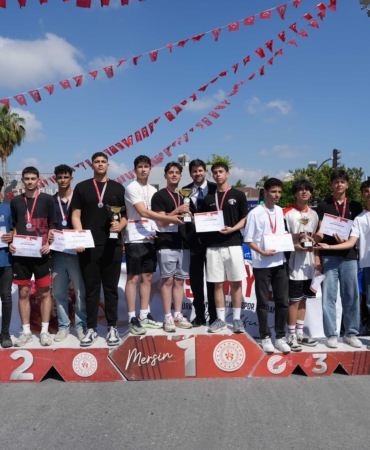 TARSUS'TA 19 MAYIS COŞKUSU, GENÇ SPORCULAR ÖDÜLLENDİRİLDİ