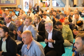 KAHRAMANMARAŞ'TAKİ OKUL SALDIRISINDA HAYATINI KAYBEDENLER İÇİN MEVLİT PROGRAMI DÜZENLENDİ ACILI BABA: "BU MİLLET ÇOCUKLARIMIZI VE ÖĞRETMENİMİZİ BAĞRINA BASTI"