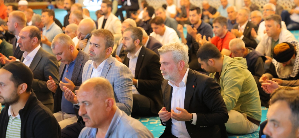 KAHRAMANMARAŞ'TAKİ OKUL SALDIRISINDA HAYATINI KAYBEDENLER İÇİN MEVLİT PROGRAMI DÜZENLENDİ ACILI BABA: "BU MİLLET ÇOCUKLARIMIZI VE ÖĞRETMENİMİZİ BAĞRINA BASTI"