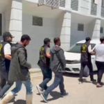 KENDİLERİNİ POLİS OLARAK TANITIP VATANDAŞLARI DOLANDIRDILAR