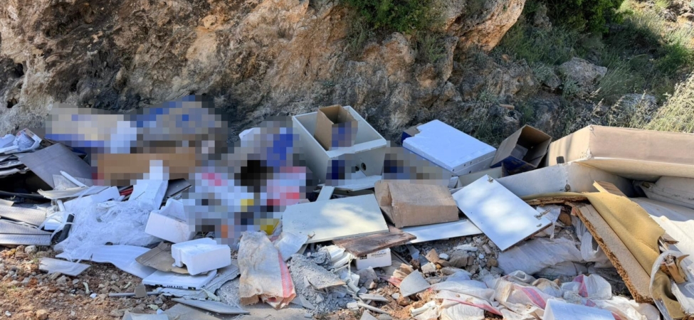 ÇEVREYİ KİRLETENLER FOTOKAPAN KAMERASINA BÖYLE YAKALANDI ARAÇLARLA GELİP ATIKLARI DÖKTÜKLERİ ANLAR SANİYE SANİYE KAYDEDİLDİ TESPİT EDİLENLERE 3 BİN 705 TL İLE 115 BİN 21 LİRA ARASINDA DEĞİŞEN CEZAİ İŞLEM UYGULANIYOR